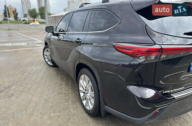 Внедорожник / Кроссовер Toyota Highlander 2020 в 
