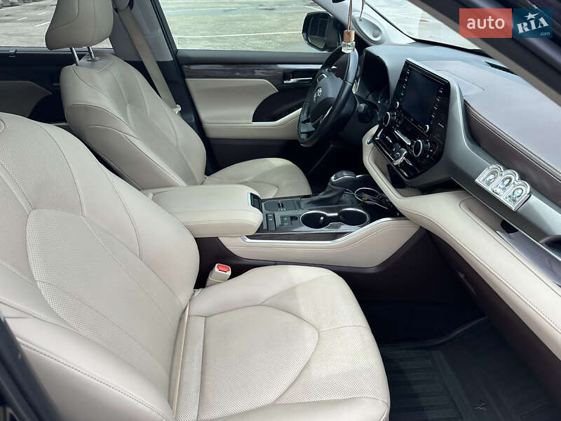 Внедорожник / Кроссовер Toyota Highlander 2020 в Киеве