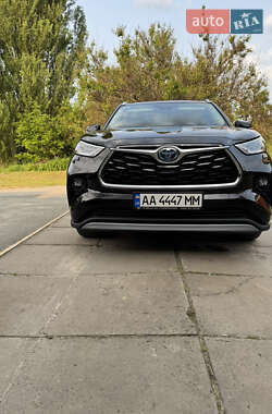 Внедорожник / Кроссовер Toyota Highlander 2021 в Киеве