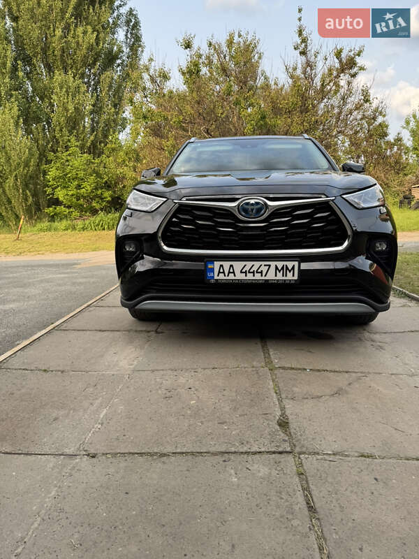 Внедорожник / Кроссовер Toyota Highlander 2021 в 