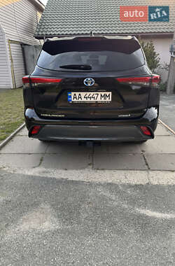 Внедорожник / Кроссовер Toyota Highlander 2021 в 