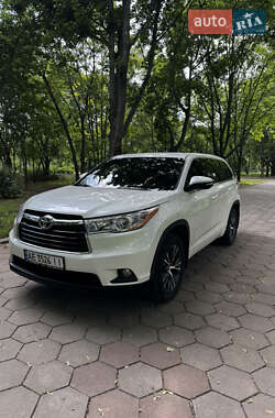 Внедорожник / Кроссовер Toyota Highlander 2015 в 