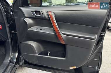 Внедорожник / Кроссовер Toyota Highlander 2011 в 
