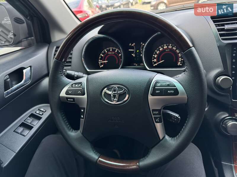 Внедорожник / Кроссовер Toyota Highlander 2011 в Виннице