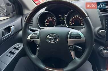 Внедорожник / Кроссовер Toyota Highlander 2011 в 