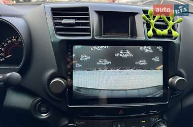 Внедорожник / Кроссовер Toyota Highlander 2011 в 