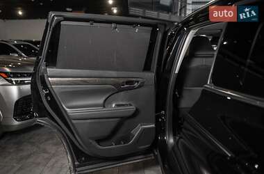 Внедорожник / Кроссовер Toyota Highlander 2024 в 
