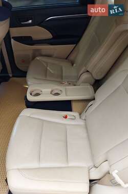 Внедорожник / Кроссовер Toyota Highlander 2014 в 