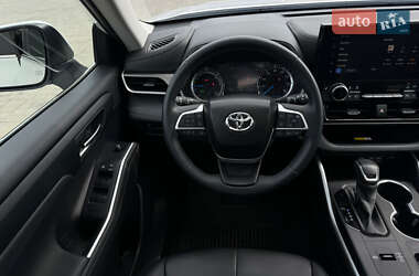 Позашляховик / Кросовер Toyota Highlander 2023 в 