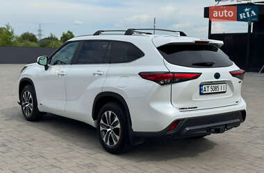 Позашляховик / Кросовер Toyota Highlander 2023 в 
