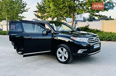 Позашляховик / Кросовер Toyota Highlander 2012 в 