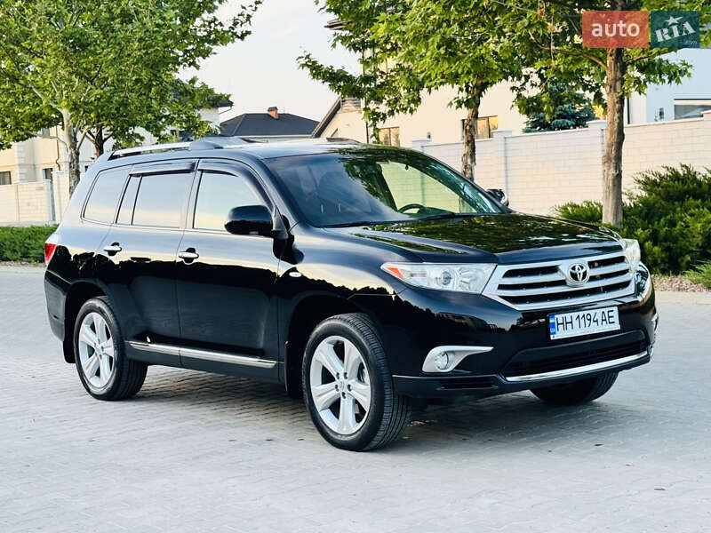 Позашляховик / Кросовер Toyota Highlander 2012 в 