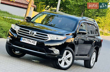 Позашляховик / Кросовер Toyota Highlander 2012 в 