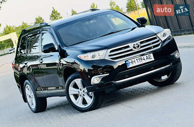 Позашляховик / Кросовер Toyota Highlander 2012 в 