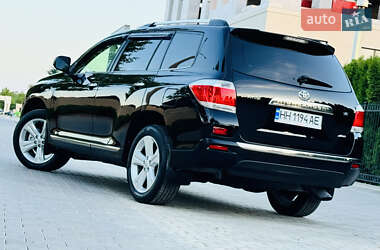 Позашляховик / Кросовер Toyota Highlander 2012 в 