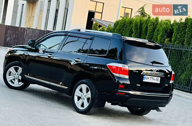 Позашляховик / Кросовер Toyota Highlander 2012 в 