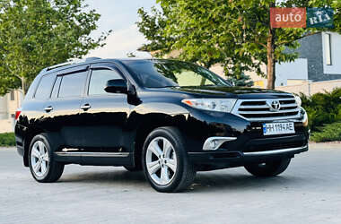 Позашляховик / Кросовер Toyota Highlander 2012 в 