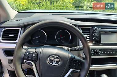 Позашляховик / Кросовер Toyota Highlander 2014 в 