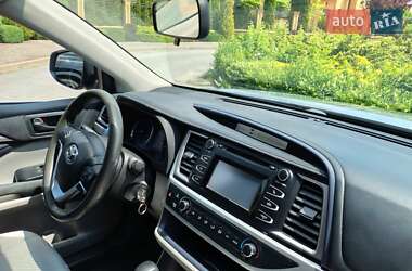 Позашляховик / Кросовер Toyota Highlander 2014 в 