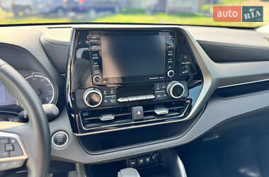 Внедорожник / Кроссовер Toyota Highlander 2020 в 