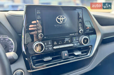 Внедорожник / Кроссовер Toyota Highlander 2020 в 