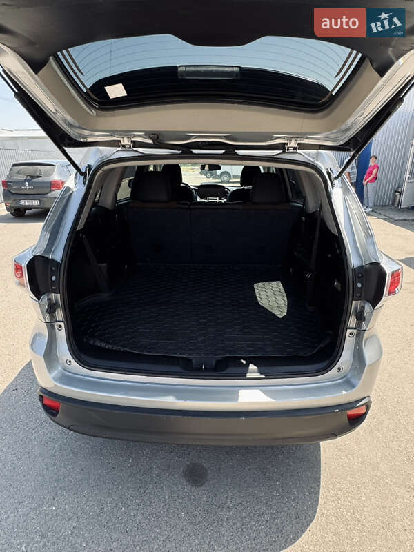 Внедорожник / Кроссовер Toyota Highlander 2014 в Каменке