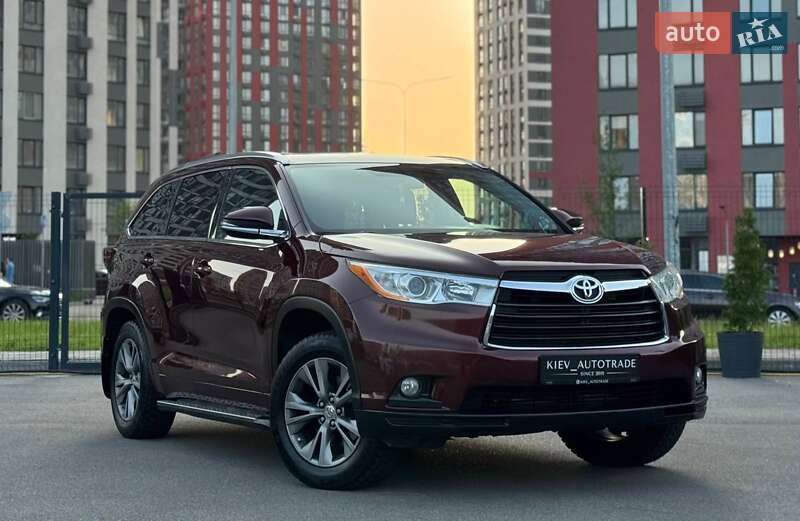 Внедорожник / Кроссовер Toyota Highlander 2014 в 