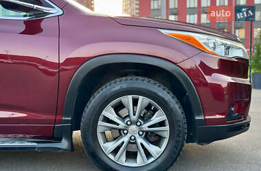 Внедорожник / Кроссовер Toyota Highlander 2014 в 