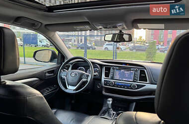 Внедорожник / Кроссовер Toyota Highlander 2014 в 