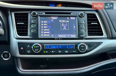 Внедорожник / Кроссовер Toyota Highlander 2014 в 