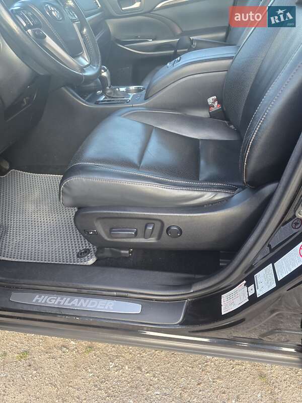 Внедорожник / Кроссовер Toyota Highlander 2014 в Одессе