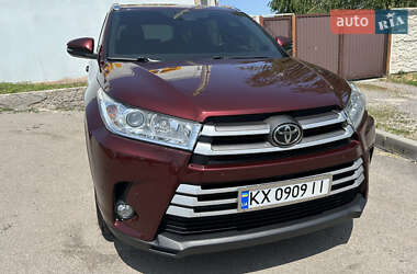 Позашляховик / Кросовер Toyota Highlander 2016 в 