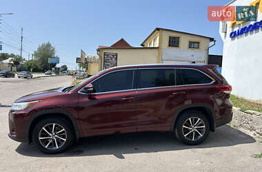 Позашляховик / Кросовер Toyota Highlander 2016 в 