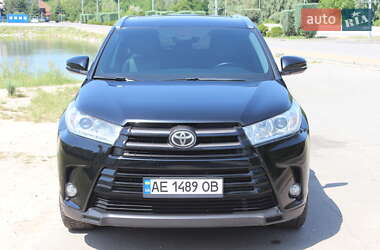 Внедорожник / Кроссовер Toyota Highlander 2017 в 
