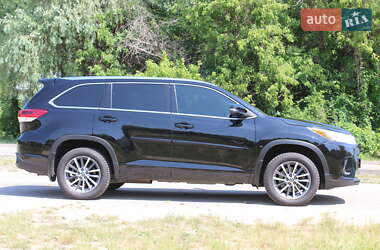 Внедорожник / Кроссовер Toyota Highlander 2017 в 