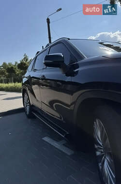 Позашляховик / Кросовер Toyota Highlander 2022 в 