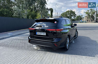 Позашляховик / Кросовер Toyota Highlander 2022 в 