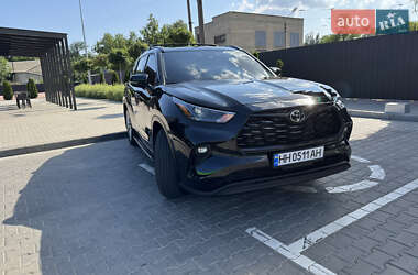 Позашляховик / Кросовер Toyota Highlander 2022 в 