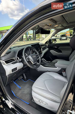 Позашляховик / Кросовер Toyota Highlander 2022 в 