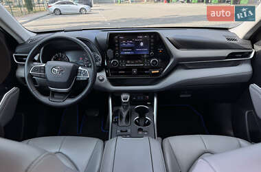 Позашляховик / Кросовер Toyota Highlander 2022 в 