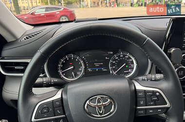 Позашляховик / Кросовер Toyota Highlander 2022 в 