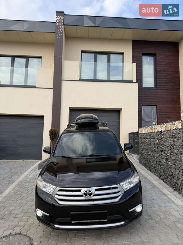Позашляховик / Кросовер Toyota Highlander 2013 в Ужгороді