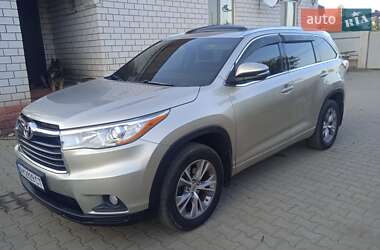 Внедорожник / Кроссовер Toyota Highlander 2015 в Малине