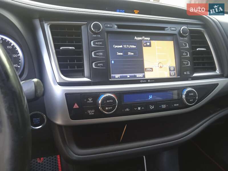 Позашляховик / Кросовер Toyota Highlander 2015 в Малині