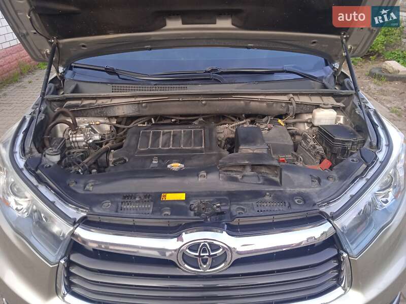 Позашляховик / Кросовер Toyota Highlander 2015 в Малині