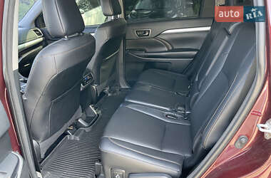 Внедорожник / Кроссовер Toyota Highlander 2018 в 