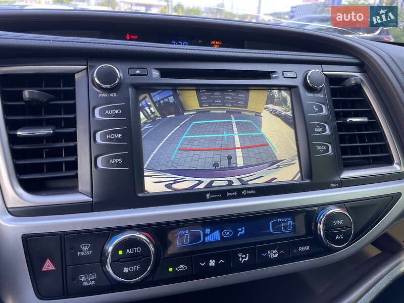 Внедорожник / Кроссовер Toyota Highlander 2018 в Львове