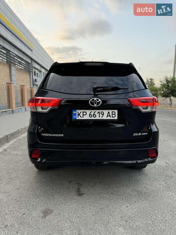 Позашляховик / Кросовер Toyota Highlander 2018 в Запоріжжі