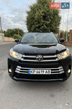 Позашляховик / Кросовер Toyota Highlander 2018 в Запоріжжі