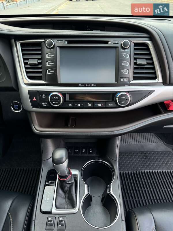 Позашляховик / Кросовер Toyota Highlander 2018 в Запоріжжі